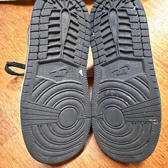 Nike Kids Black and White High-Top Sneakers - Picture 6 of 7